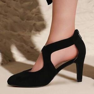 ChicSteps Womens Size 8 Black Faux leather suede feel Closed toe Heels Size 8
